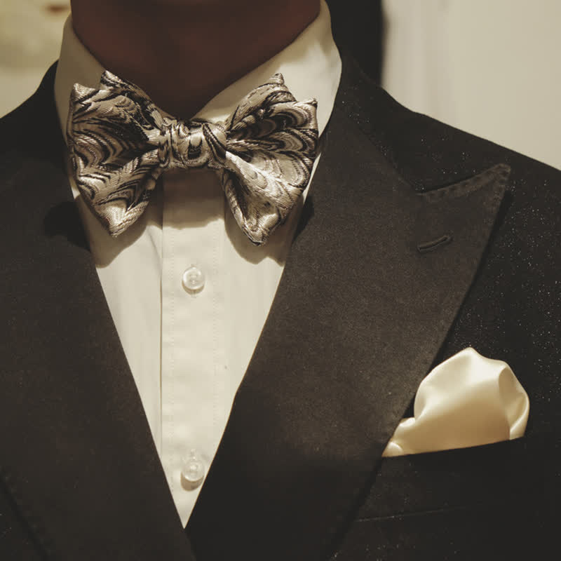 Nœud papillon fait main pour homme avec motif gris argenté brillant