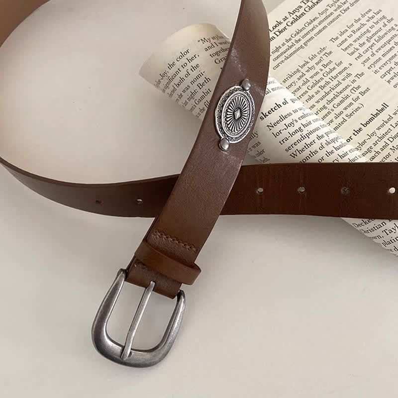 Ceinture en cuir avec décoration en métal et rivets conchos pour femme