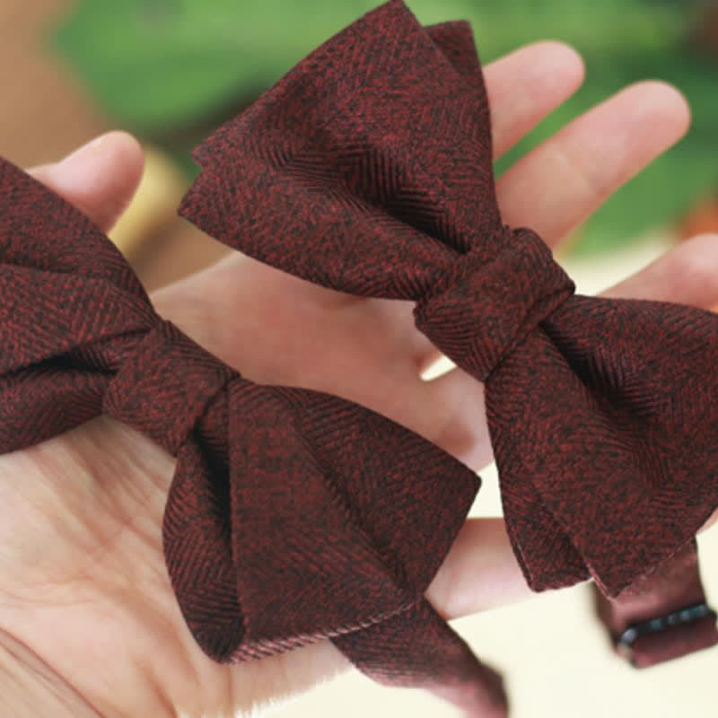 Nœud papillon rouge vin foncé pour homme avec broche florale à chevrons britannique
