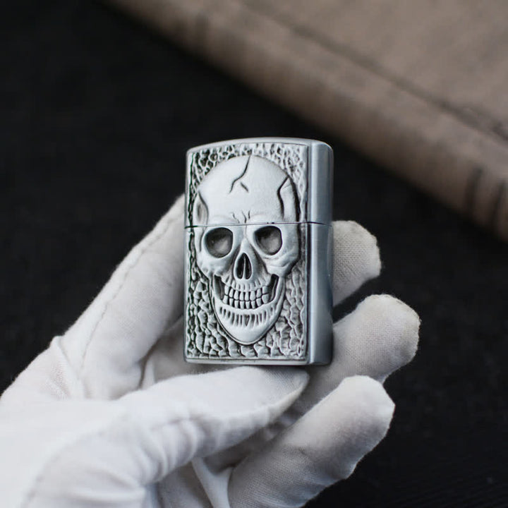 Briquet au butane rechargeable à motif tête de mort de grande taille