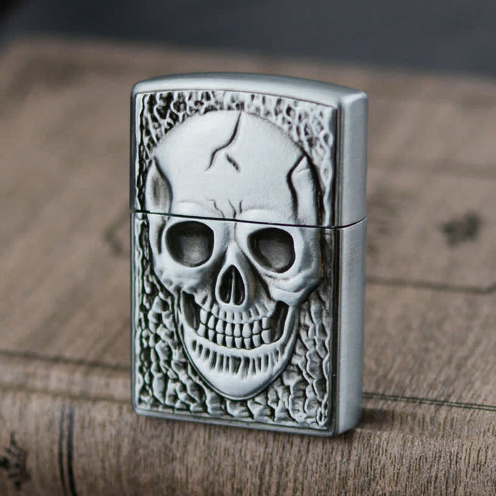 Briquet au butane rechargeable à motif tête de mort de grande taille