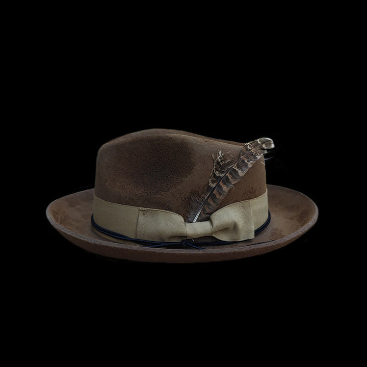 Chapeau de cowboy en feutre avec plumes de chameau vieillies - image 1