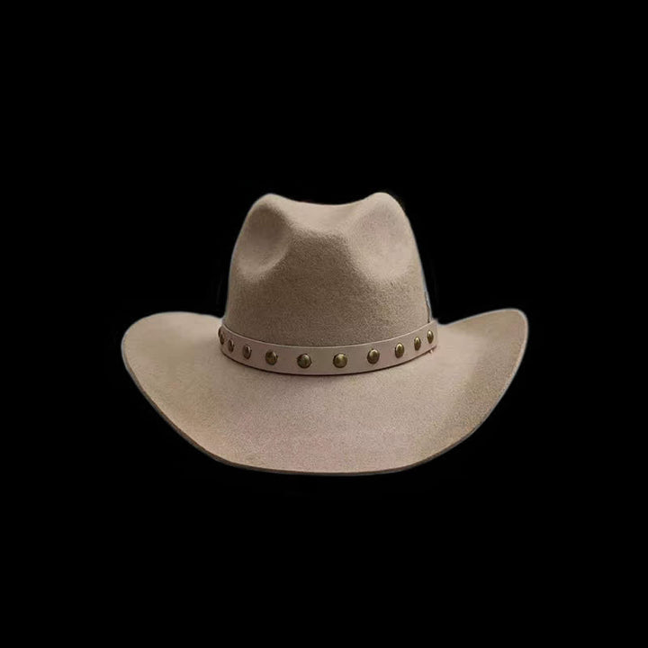 Chapeau de cowboy avec rivets et plumes cloutées
