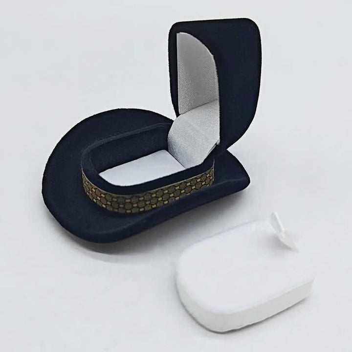 Boîte à bagues en velours avec joli chapeau de cowboy occidental
