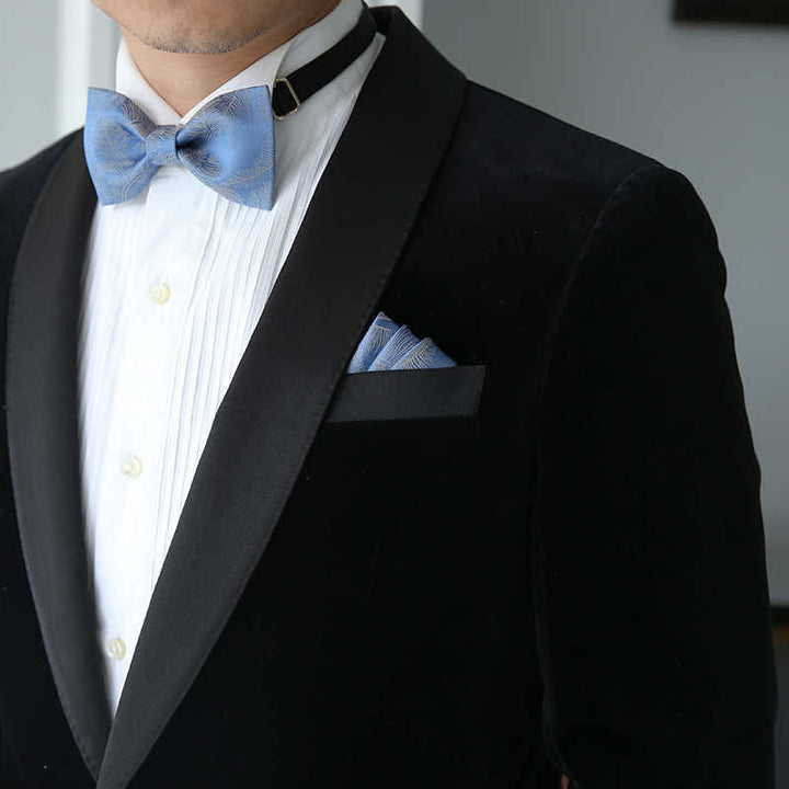 Nœud papillon bleu ciel clair à imprimé plumes subtiles pour homme