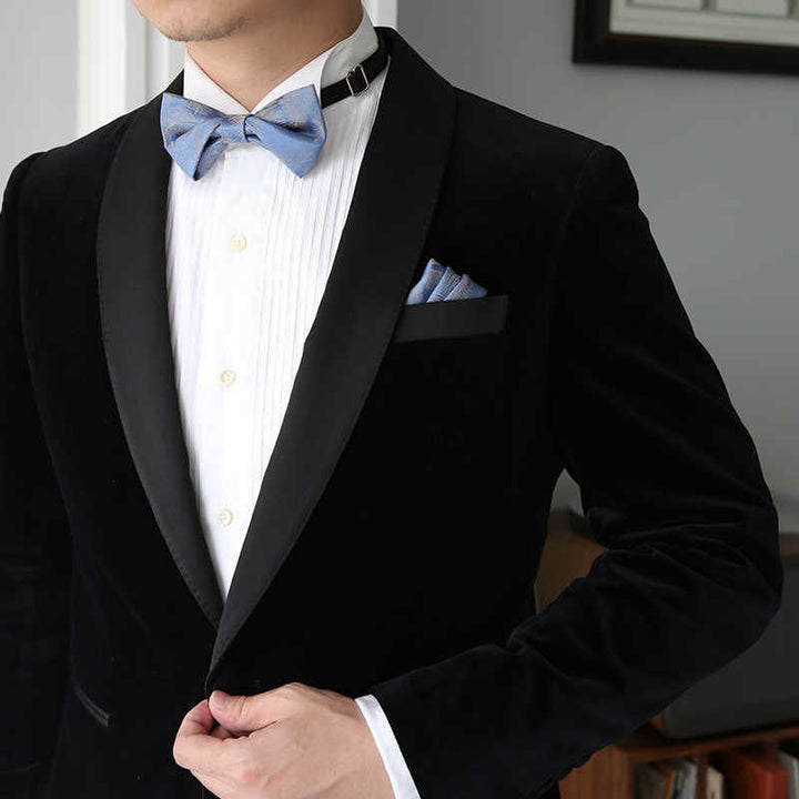 Nœud papillon bleu ciel clair à imprimé plumes subtiles pour homme