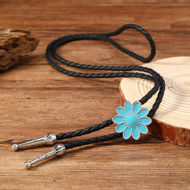 Cravate bolo triangulaire à fleurs ovales émaillées bleues