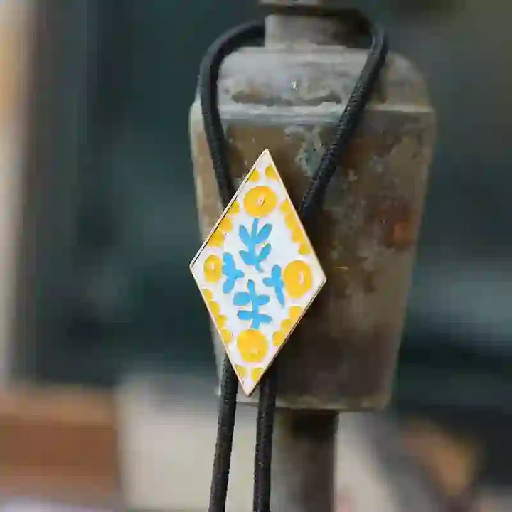 Cravate bolo rétro colorée à petites fleurs en forme de losange