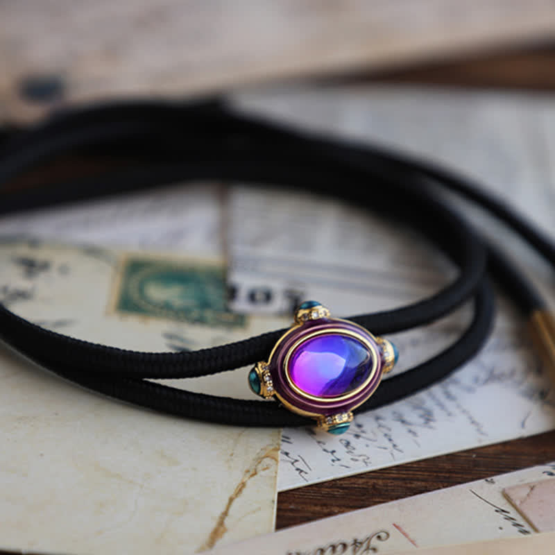 Petite cravate bolo vintage en pierres précieuses bleues et violettes