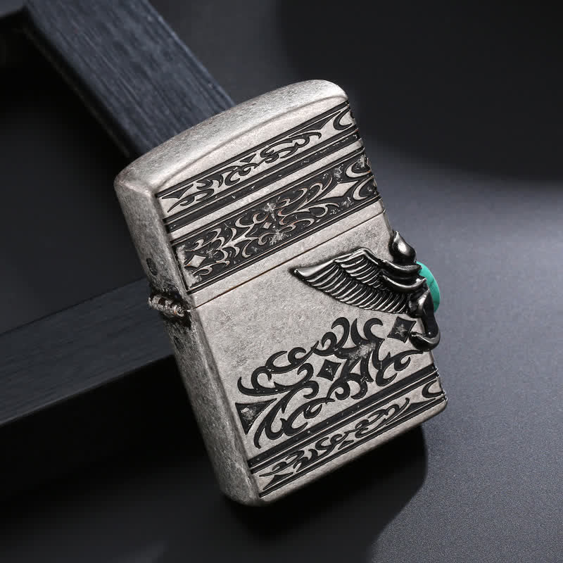 Briquet à pétrole rechargeable avec ailes d'aigle et incrustations de turquoise