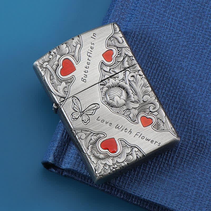 Briquet à pétrole rechargeable avec motif papillon et fleurs