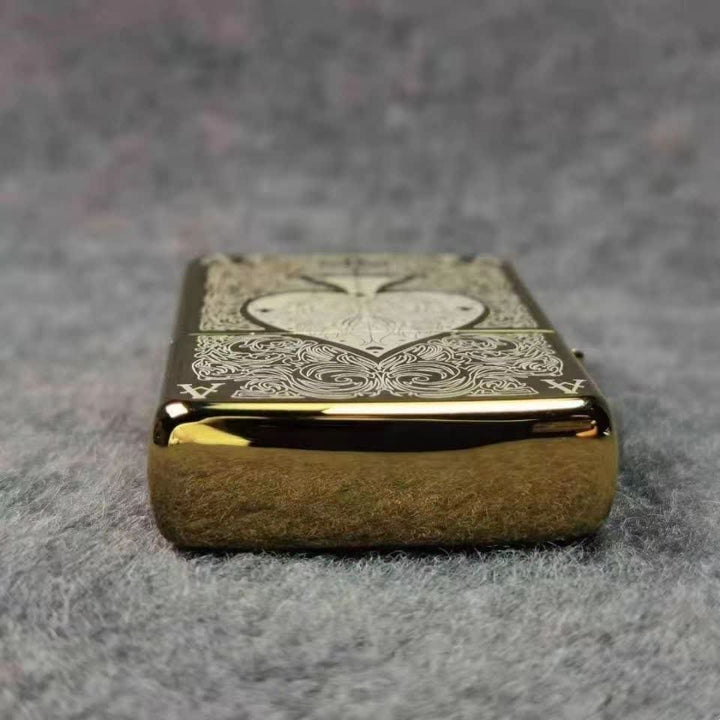 Briquet à pétrole rechargeable à motif laser As de pique