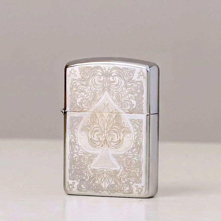 Briquet à pétrole rechargeable à motif laser As de pique