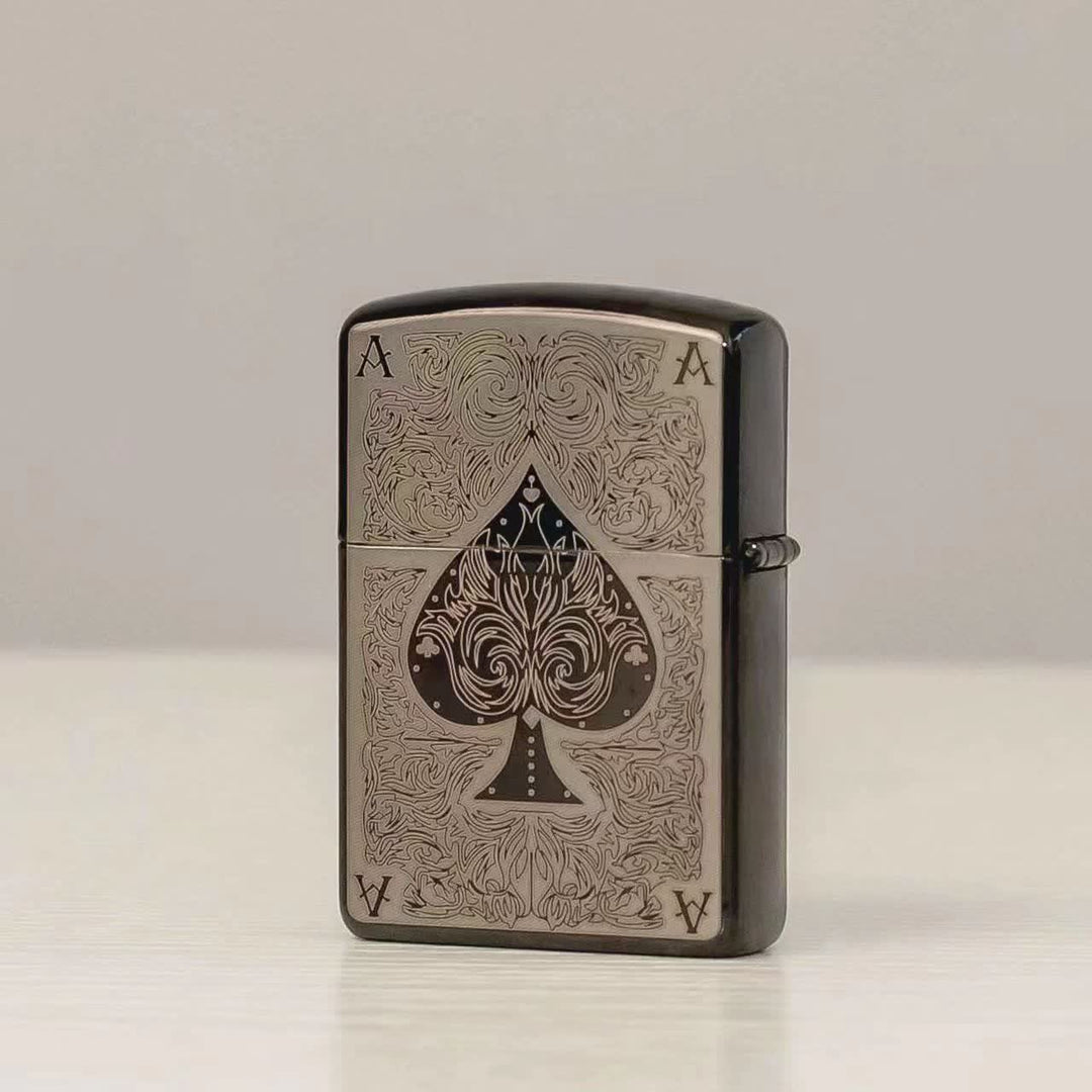 Briquet à pétrole rechargeable à motif laser As de pique