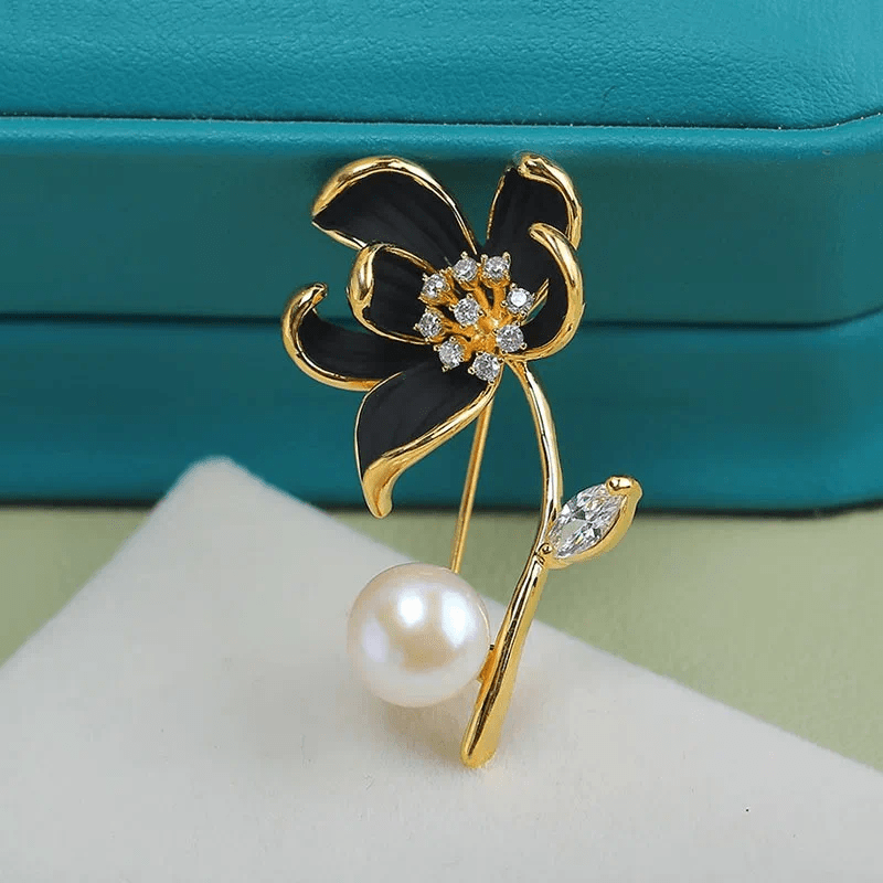 Broche classique en fausse perle pour femme avec fleur de lotus