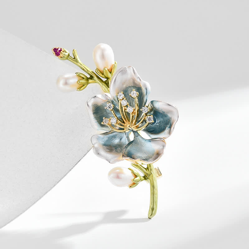 Broche en émail bleu avec fleur de magnolia et fausses perles pour femme