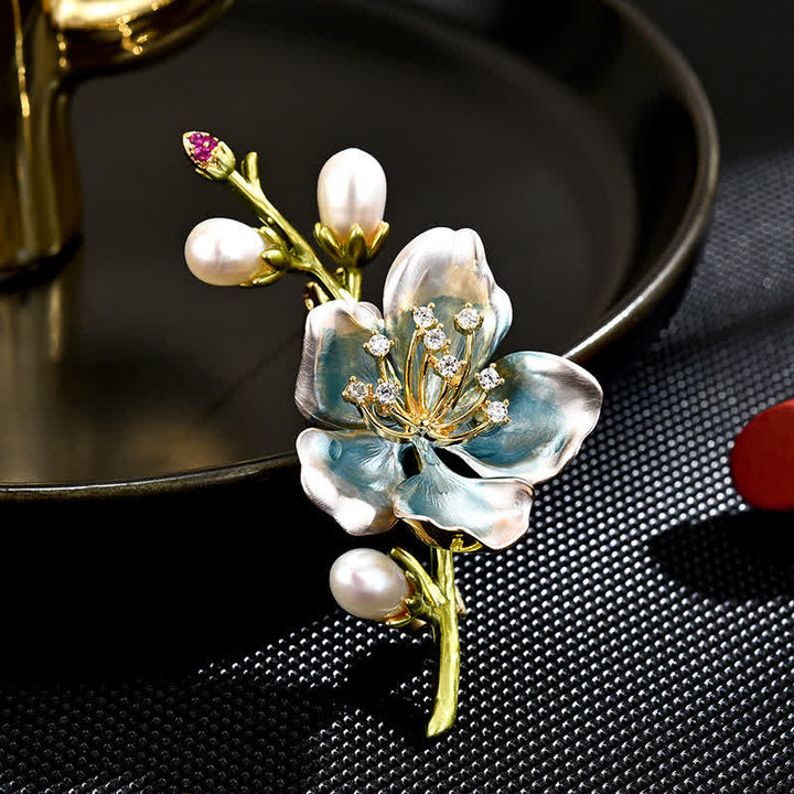 Broche en émail bleu avec fleur de magnolia et fausses perles pour femme