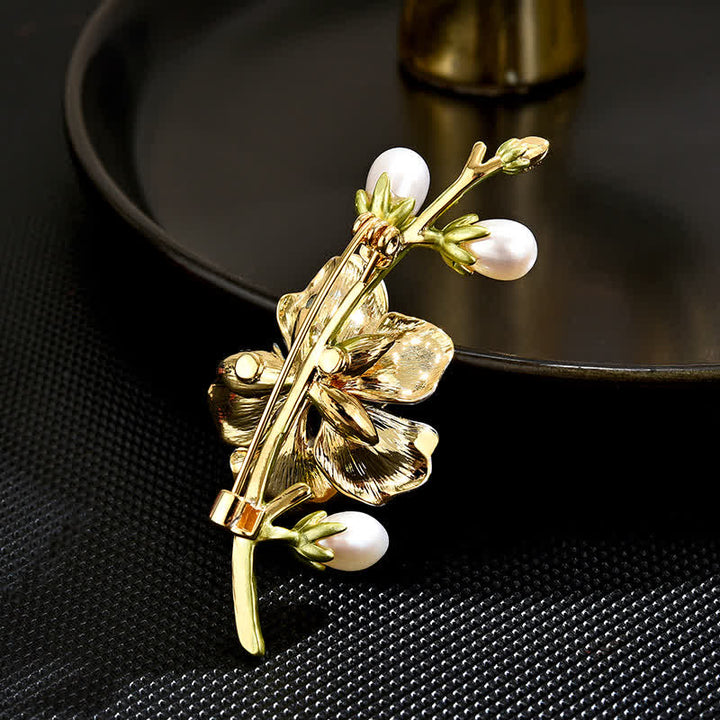 Broche en émail bleu avec fleur de magnolia et fausses perles pour femme