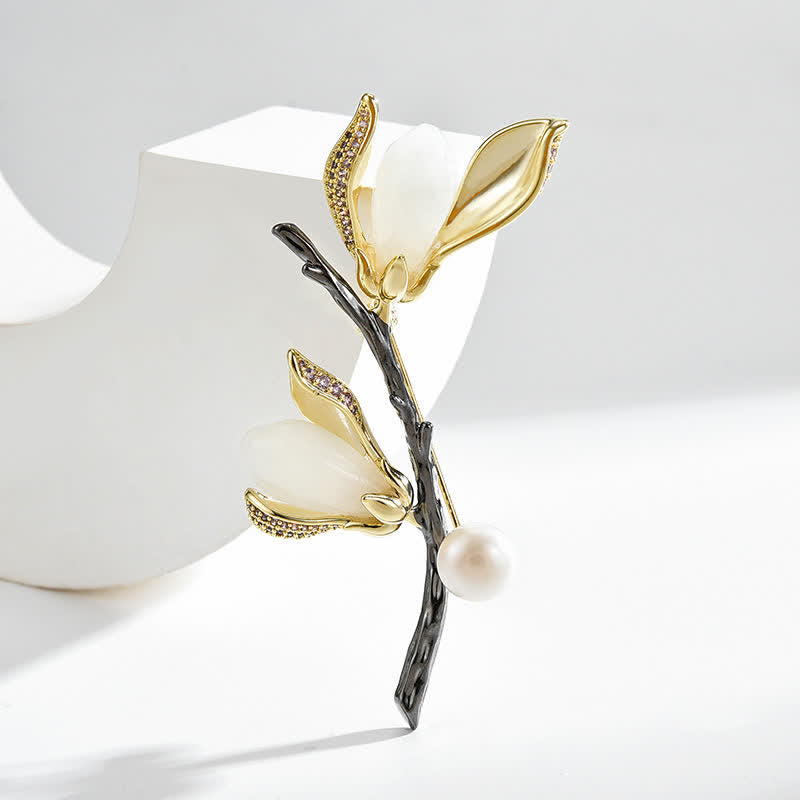 Broche de luxe en perles d'imitation pour femme en magnolia