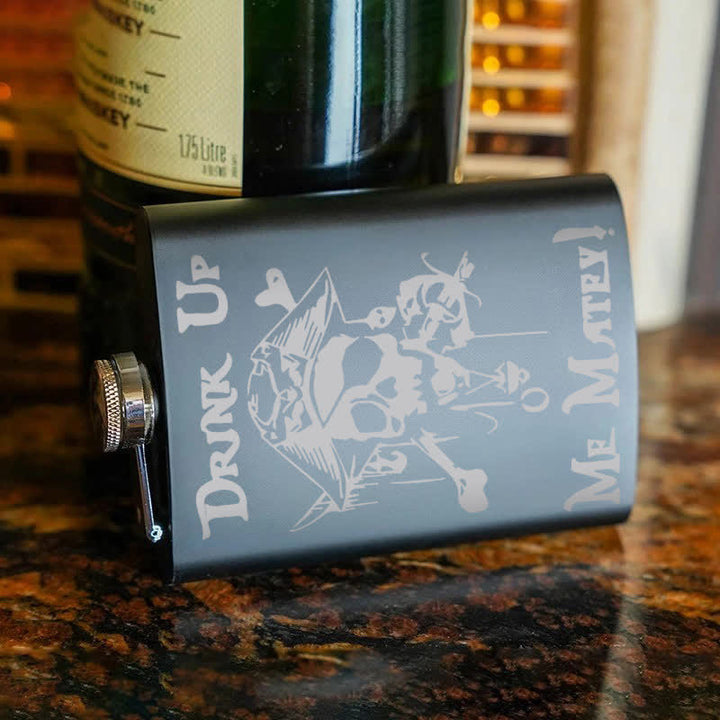 Flacon portable en acier inoxydable à motif laser de crâne de pirate de 2 à 10 oz