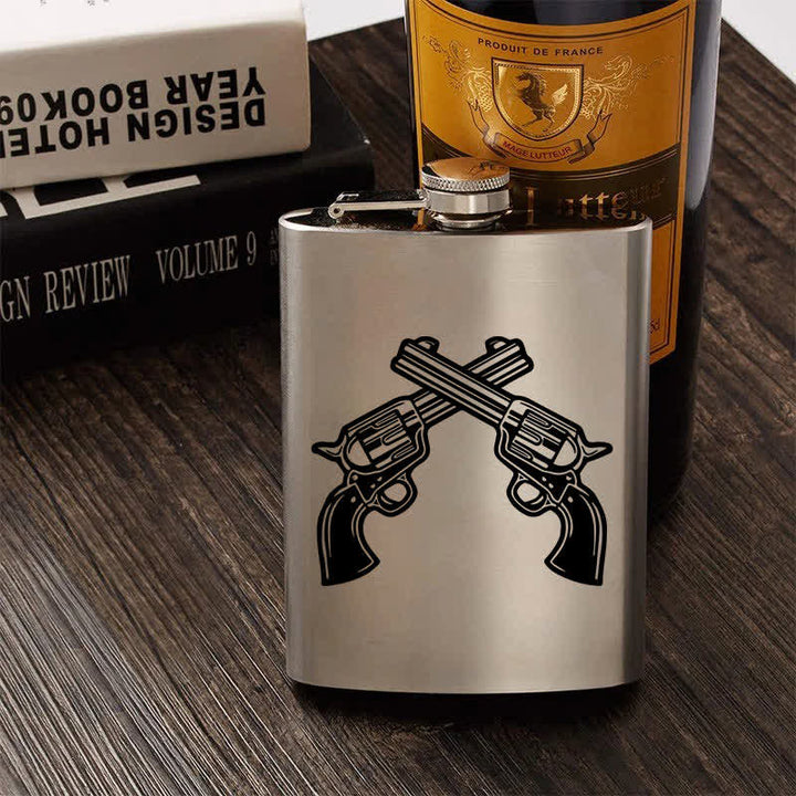 Flacon portable en acier inoxydable à motif laser de pistolets croisés de 2 à 10 oz
