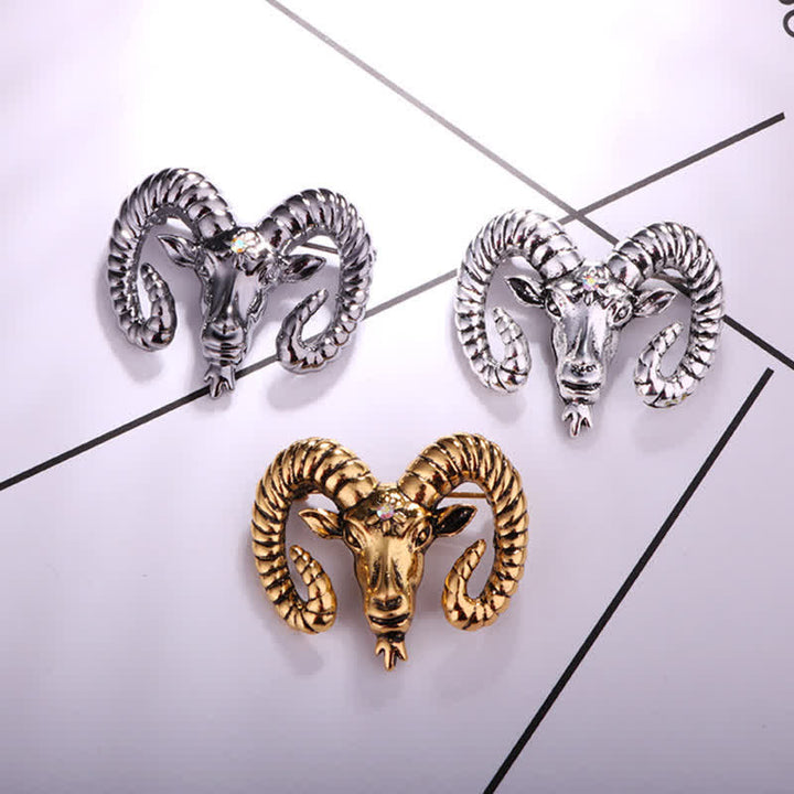 Broche pour homme avec tête de bélier et accessoires animaux