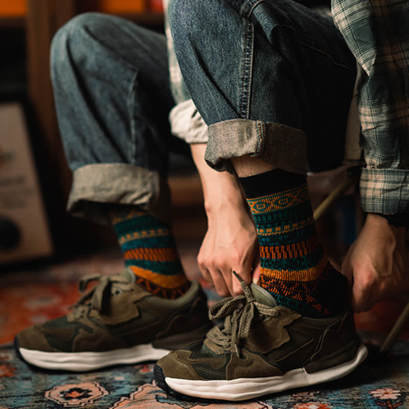 Chaussettes en coton rétro aux couleurs vives et au style ethnique