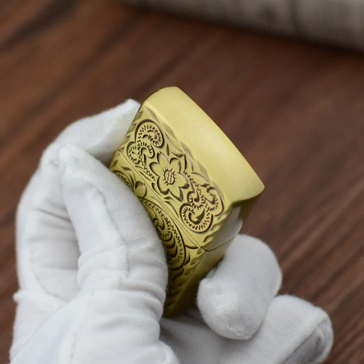Briquet au butane rechargeable au design élégant en relief de fleurs