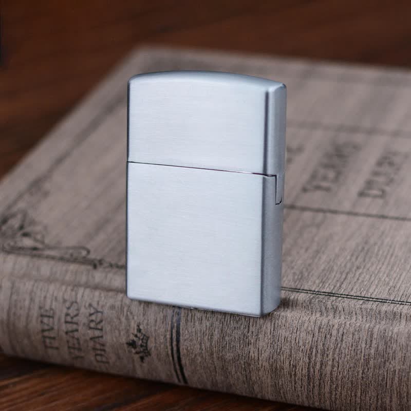 Briquet au butane rechargeable au design élégant en relief de fleurs