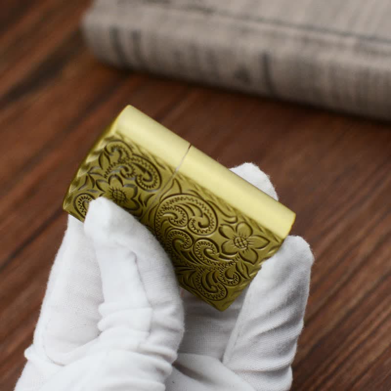 Briquet au butane rechargeable au design élégant en relief de fleurs