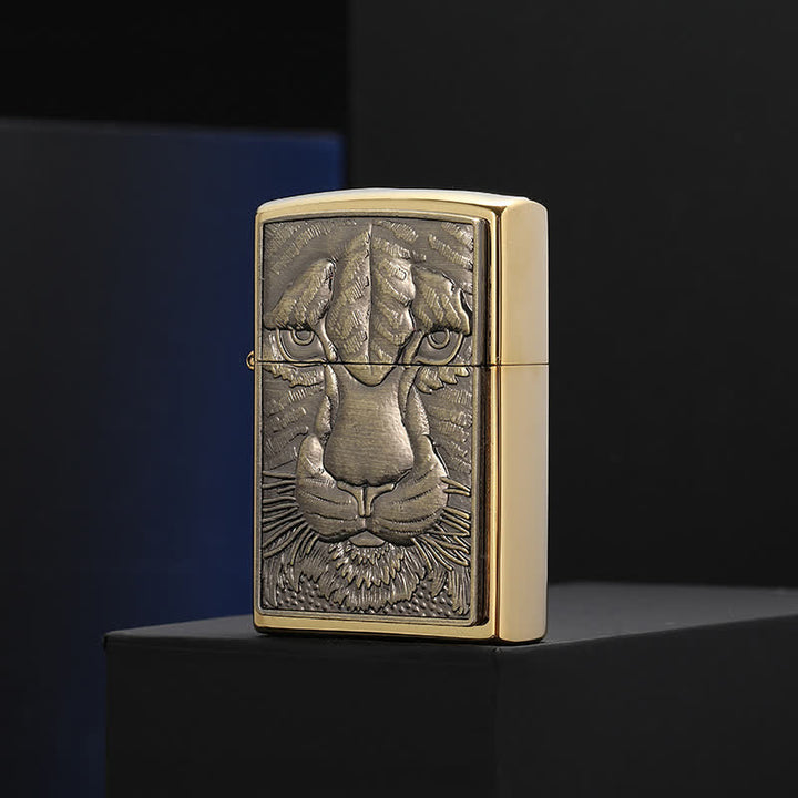 Briquet à pétrole rechargeable en relief avec motif tigre dominant