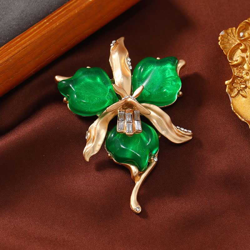 Broche en laiton métallique pour femme en forme de pétale de fleur d'orchidée en résine