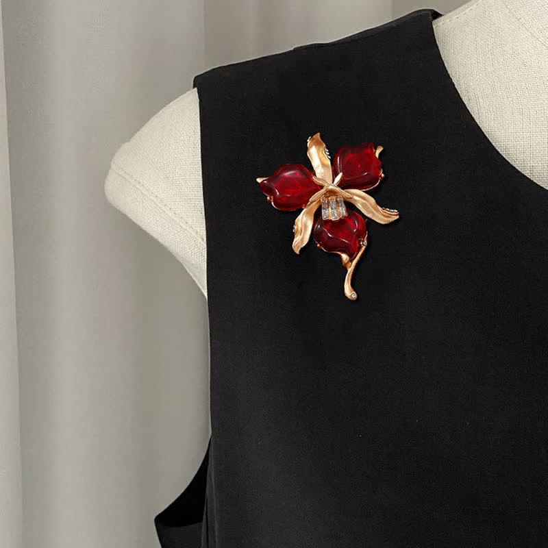 Broche en laiton métallique pour femme en forme de pétale de fleur d'orchidée en résine