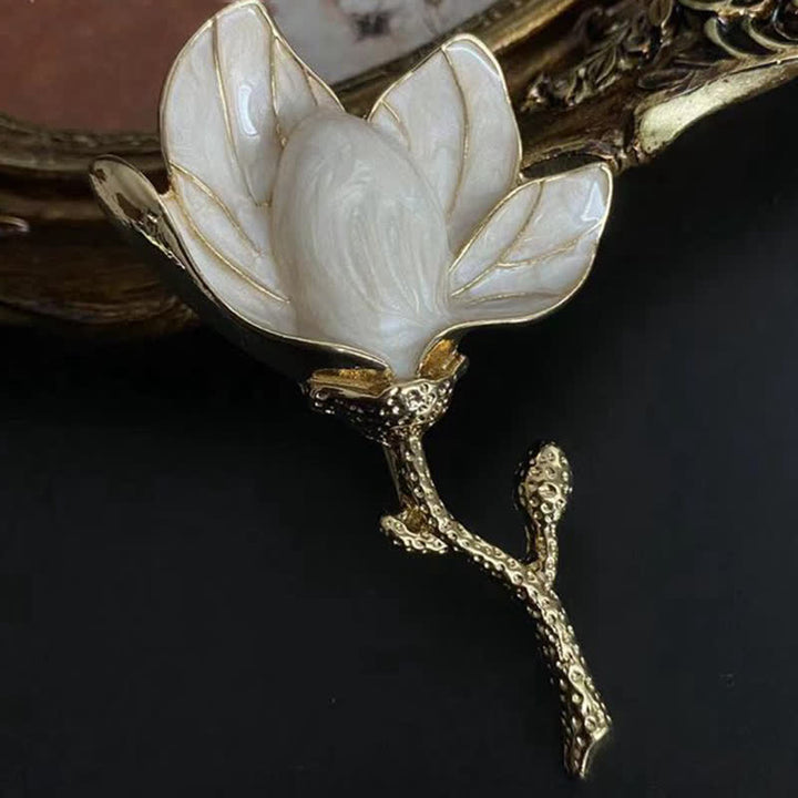 Broche pour femme style cour exagérée en magnolia blanc