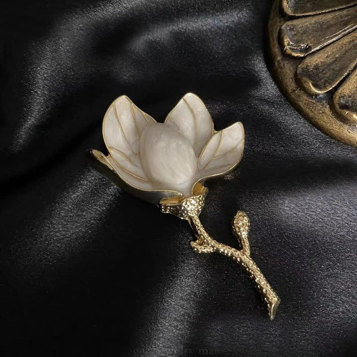 Broche pour femme style cour exagérée en magnolia blanc