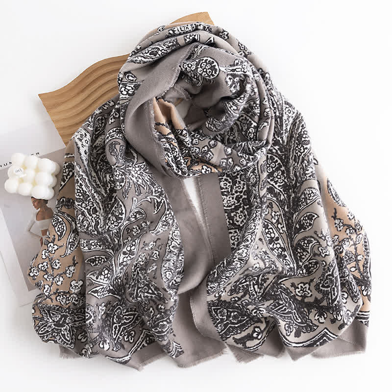 Écharpe grise imprimée style vintage pour femme - image 2