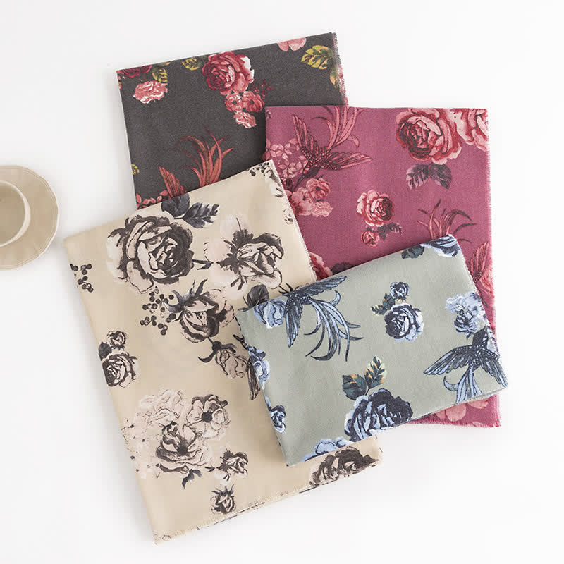 Écharpe élégante à motif romantique de grandes roses pour femmes