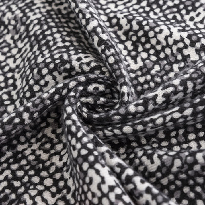 Écharpe à motif peau de serpent noire pour femme avec ligne rouge - image 4