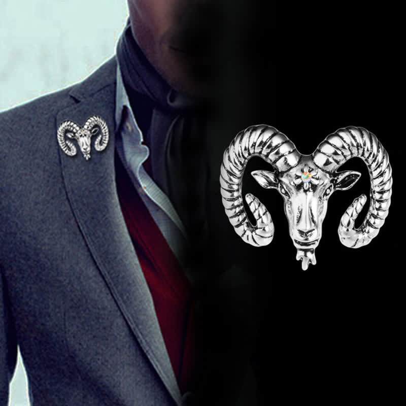 Broche pour homme avec tête de bélier et accessoires animaux