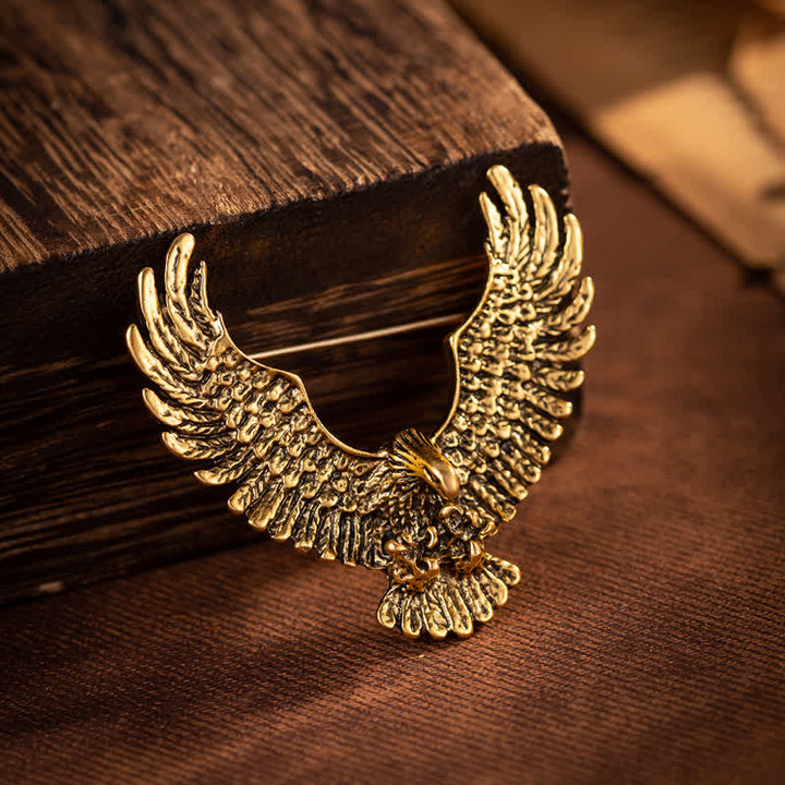 Broche rétro pour homme représentant un aigle aux ailes déployées - Or antique - image 0