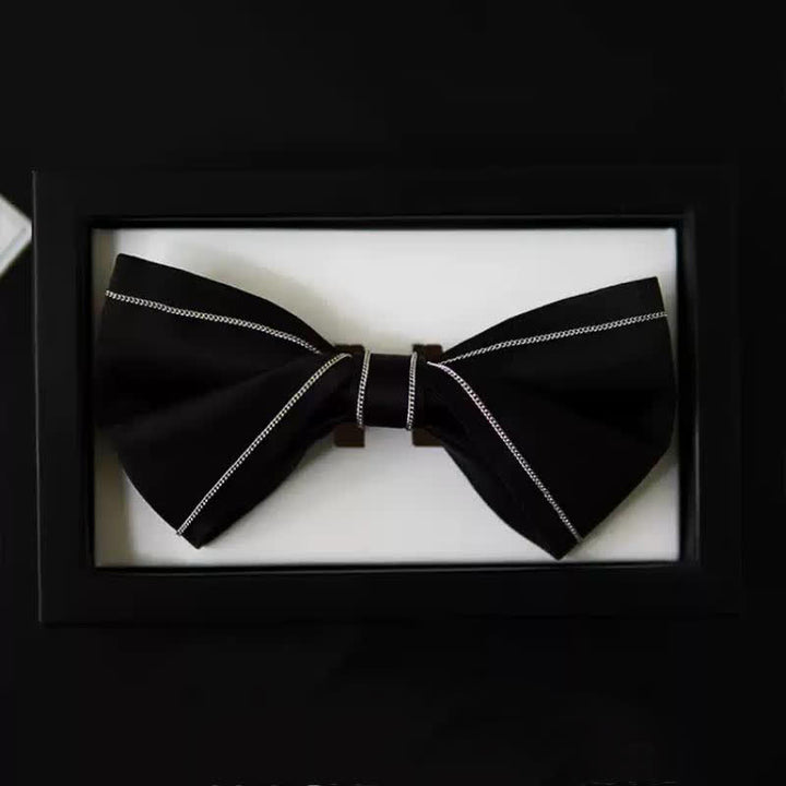 Nœud papillon noir uni avec chaîne et accents argentés pour homme