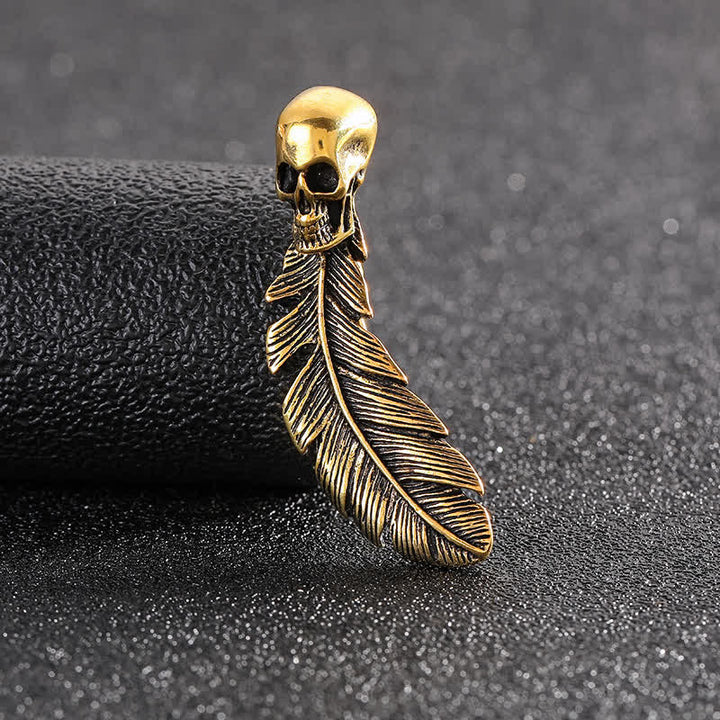 Broche cool avec tête de mort et plumes style hip-hop