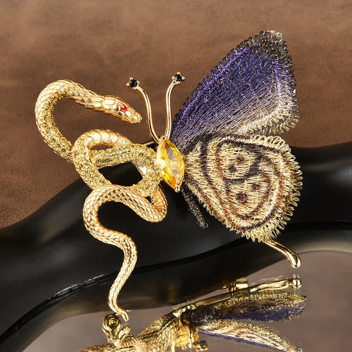 Broche pour femme avec broderie violette et serpent doré