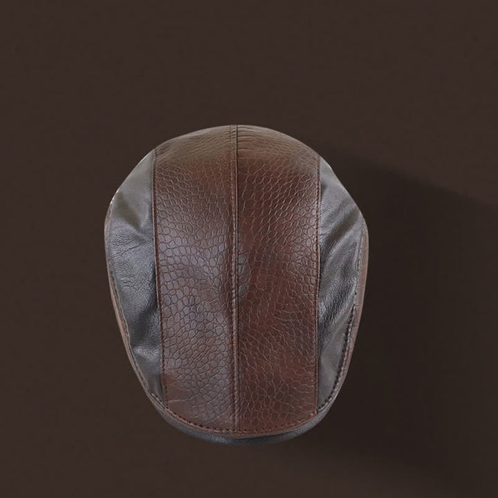 Béret en cuir à imprimé alligator et coutures vintage