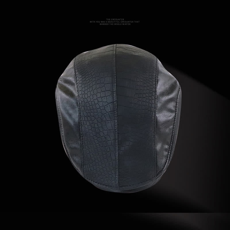 Béret en cuir à imprimé alligator et coutures vintage
