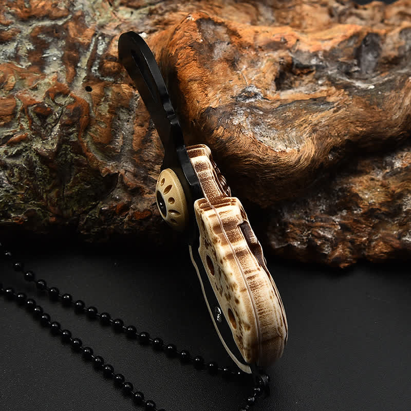 Collier porte-clés mini couteau pliant créatif avec chaîne et tête de mort