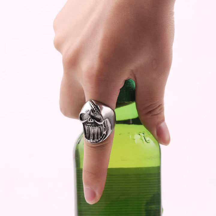 Bague décapsuleur tête de mort gothique riante