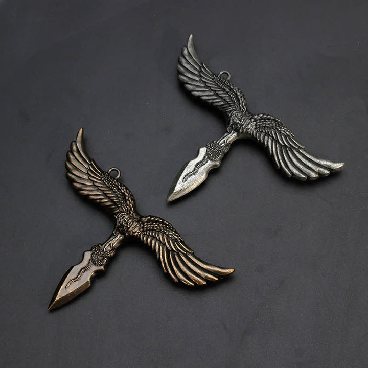 Porte-clés Eagle Ghost Sting déballant la lame de coupe