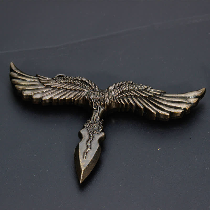 Porte-clés Eagle Ghost Sting déballant la lame de coupe