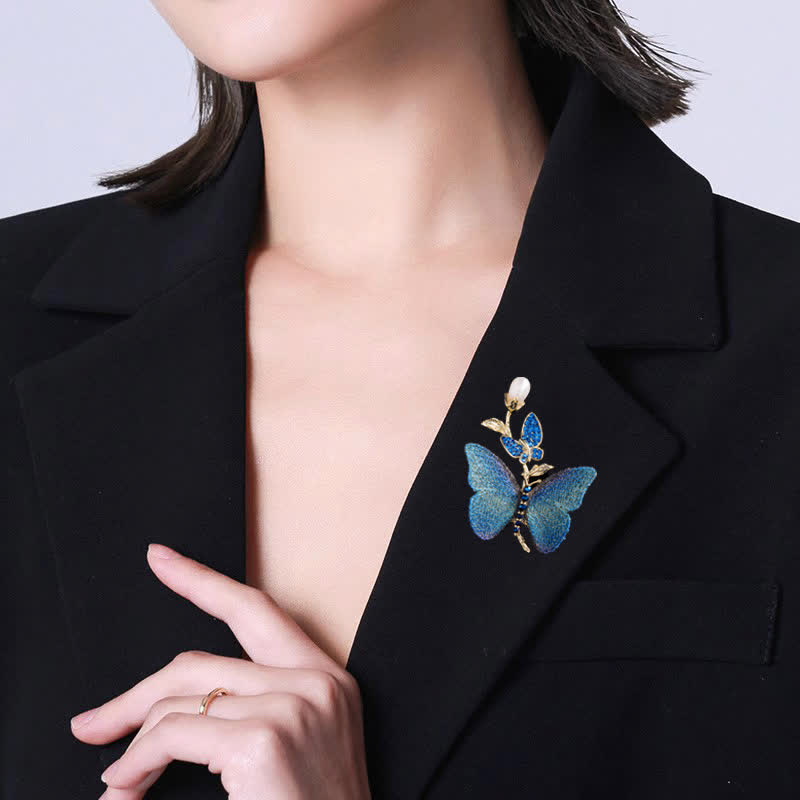 Broche en perles d'eau douce avec papillon brodé pour femme